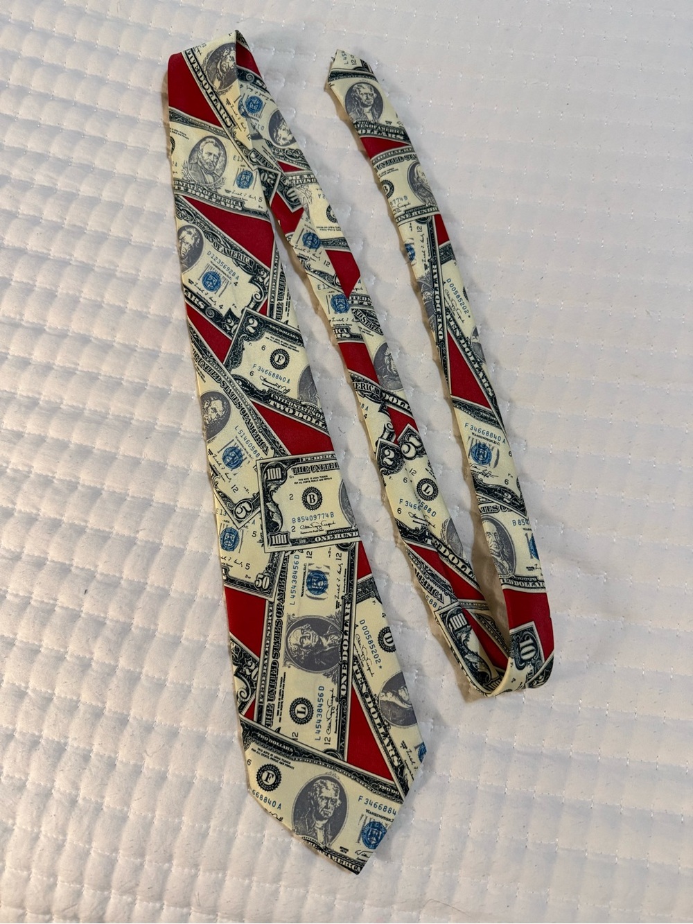 Rene Chagal necktie is crafted from 100% silk